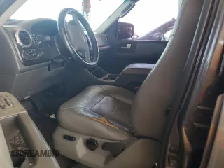 2003 Ford Expedition Special Service z VIN 1FMRU15W63LB04523, wystawiony jako Copart lot #53377785 z przebiegiem Nie podano mil oraz Szkoda całkowita • Salvage title. Historia ofert i sprzedaży dostępna na DreamBid. Obrazek 7.