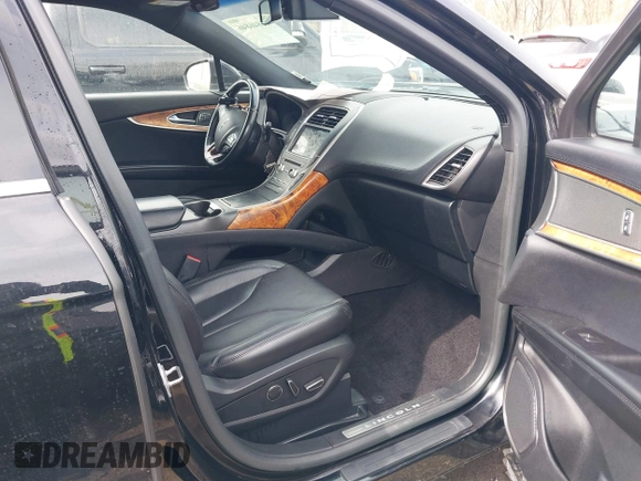 2017 Lincoln MKX Reserve с VIN 2LMPJ8LR3HBL14806, выставлен на аукционе IAAI как лот 41846846 с пробегом 131 477 миль миль и . История ставок и продаж доступна на DreamBid. Изображение 5.