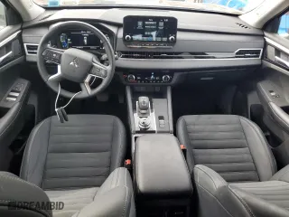 2024 Mitsubishi Outlander SE with VIN JA4J4VA89RZ013827, listed as a Copart auction lot 46090005 with 17,693 mi miles and Salvage Title. Bid and sale history available at carsss.com. Image 8.