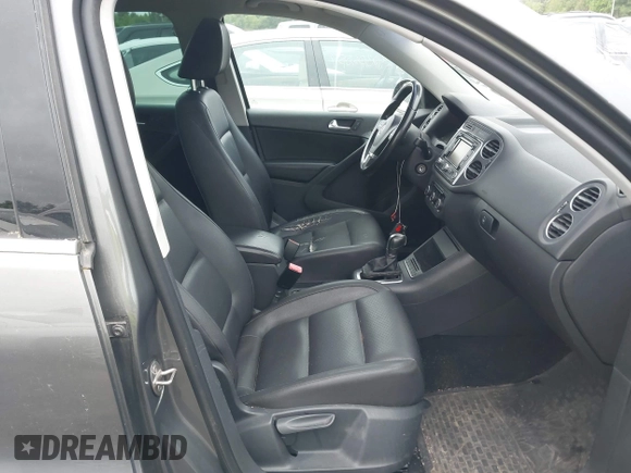 2012 Volkswagen Tiguan SE z VIN WVGAV7AX9CW000568, wystawiony jako IAAI lot #42322456 z przebiegiem 175 453 mil mil oraz . Historia ofert i sprzedaży dostępna na DreamBid. Obrazek 5.
