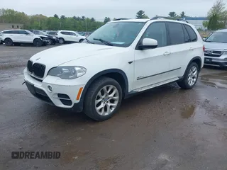 2013 BMW X5 xDrive35i z VIN 5UXZV4C51D0B03720, wystawiony jako IAAI lot #42284686 z przebiegiem 181 322 mil mil oraz . Historia ofert i sprzedaży dostępna na DreamBid. Obrazek 17.
