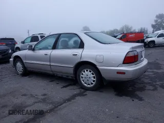 1996 Honda Accord EX with VIN 1HGCD5667TA197002, listed as a Copart auction lot 76937404 with 267,287 mi miles and Clean Title. Bid and sale history available at carsss.com. Image 2.