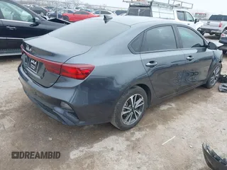 2023 Kia Forte LXS z VIN 3KPF24AD5PE682954, wystawiony jako IAAI lot #41510428 z przebiegiem 15 928 mil mil oraz . Historia ofert i sprzedaży dostępna na DreamBid. Obrazek 4.