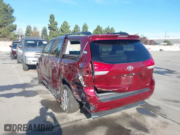 2014 Toyota Sienna XLE z VIN 5TDYK3DC6ES440358, wystawiony jako IAAI lot #40988116 z przebiegiem 87 692 mil mil oraz . Historia ofert i sprzedaży dostępna na DreamBid. Obrazek 3.