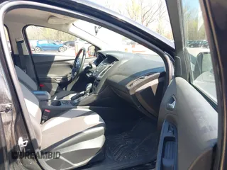 2014 Ford Focus SE with VIN 1FADP3F26EL223601, listed as a IAAI auction lot 41930554 with 190,275 mi miles. Bid and sale history available at carsss.com. Image 5.