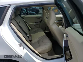 2015 Volvo V60 z VIN YV1612SD5F1202932, wystawiony jako Copart lot #56551523 z przebiegiem 83 417 mil mil oraz . Historia ofert i sprzedaży dostępna na DreamBid. Obrazek 10.