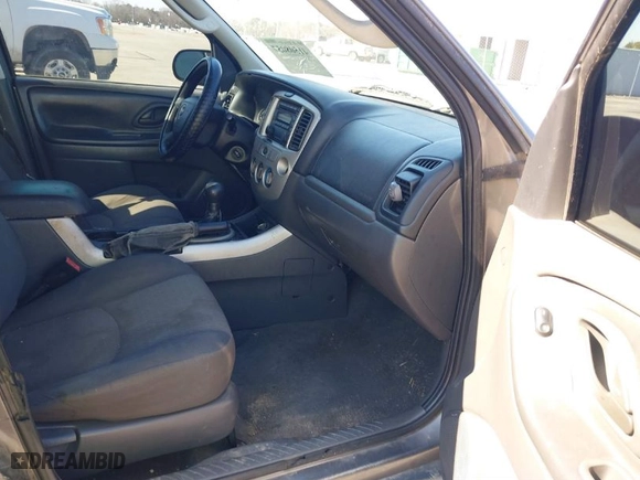 2006 Mazda Tribute i with VIN 4F2YZ02Z66KM05605, listed as a IAAI auction lot 41508057 with 266,708 mi miles. Bid and sale history available at carsss.com. Image 5.