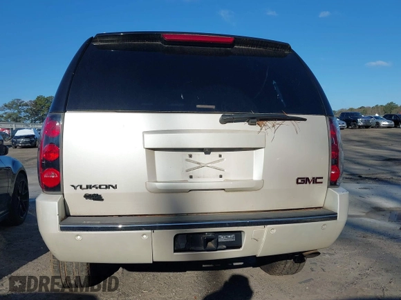 2013 GMC Yukon Denali with VIN 1GKS1EEF0DR121701, listed as a IAAI auction lot 41814818 with 137,177 mi miles. Bid and sale history available at carsss.com. Image 16.