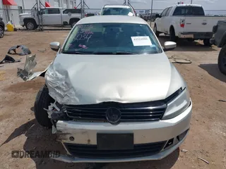 2011 Volkswagen Jetta SE с VIN 3VWBZ7AJ5BM396034, выставлен на аукционе IAAI как лот 42224986 с пробегом 208 344 миль миль и . История ставок и продаж доступна на DreamBid. Изображение 12.