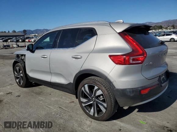 2024 Volvo XC40 Plus Bright Theme z VIN YV4L12UE8R2381381, wystawiony jako Copart lot #46183675 z przebiegiem 5 666 mil mil oraz Szkoda całkowita • Salvage title. Historia ofert i sprzedaży dostępna na DreamBid. Obrazek 2.