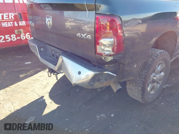 2015 Ram 2500 SLT with VIN 3C6UR5DL5FG685844, listed as a IAAI auction lot 41625743 with 203,224 mi miles. Bid and sale history available at carsss.com. Image 19.