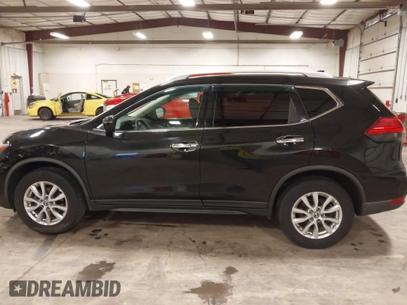 2017 Nissan Rogue S z VIN KNMAT2MV5HP575713, wystawiony jako IAAI lot #42241396 z przebiegiem 176 102 mil mil oraz . Historia ofert i sprzedaży dostępna na DreamBid. Obrazek 14.