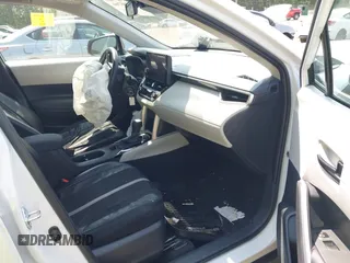 2024 Toyota Corolla Cross L z VIN 7MUAAAAG3RV093387, wystawiony jako IAAI lot #42406766 z przebiegiem 13 598 mil mil oraz . Historia ofert i sprzedaży dostępna na DreamBid. Obrazek 5.
