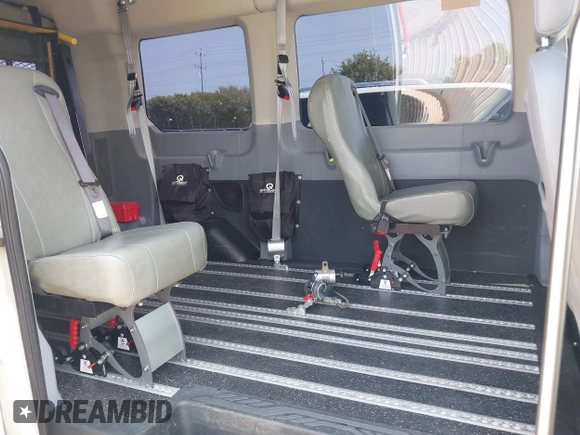 2018 Ford Transit Passenger XL с VIN 1FMZK1CM2JKA97533, выставлен на аукционе IAAI как лот 41908958 с пробегом 204 540 миль миль и . История ставок и продаж доступна на DreamBid. Изображение 8.