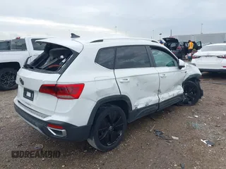 2022 Volkswagen Taos SE z VIN 3VVRX7B2XNM040425, wystawiony jako IAAI lot #41859254 z przebiegiem 64 839 mil mil oraz . Historia ofert i sprzedaży dostępna na DreamBid. Obrazek 4.