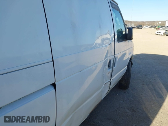2004 Ford Econoline Cargo z VIN 1FTNE24L84HA72076, wystawiony jako IAAI lot #41737476 z przebiegiem 327 921 mil mil oraz . Historia ofert i sprzedaży dostępna na DreamBid. Obrazek 12.