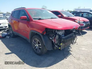2018 Jeep Compass Latitude z VIN 3C4NJDBB8JT179577, wystawiony jako IAAI lot #41996128 z przebiegiem 53 670 mil mil oraz . Historia ofert i sprzedaży dostępna na DreamBid. Obrazek 1.