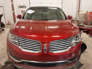 2016 Lincoln MKX Reserve z VIN 2LMTJ8LR5GBL76270, wystawiony jako IAAI lot #41489666 z przebiegiem 113 465 mil mil oraz . Historia ofert i sprzedaży dostępna na DreamBid. Obrazek 12.