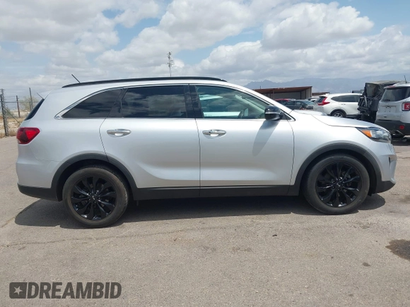 2020 Kia Sorento S z VIN 5XYPG4A55LG694372, wystawiony jako IAAI lot #42183383 z przebiegiem 57 980 mil mil oraz . Historia ofert i sprzedaży dostępna na DreamBid. Obrazek 14.