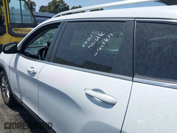 2019 Jeep Cherokee Latitude with VIN 1C4PJLCX9KD377430, listed as a IAAI auction lot 42328024 with 101,167 mi miles and . Bid and sale history available at DreamBid. Image 15.