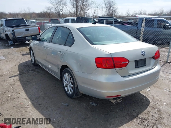2011 Volkswagen Jetta Sedan SE w/Convenience & Sunroof PZEV with VIN 3VWDZ7AJXBM327932, listed as a IAAI auction lot 41950996 with 249,763 mi miles. Bid and sale history available at carsss.com. Image 3.