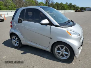 2011 Smart fortwo Pure z VIN WMEEJ3BA6BK449704, wystawiony jako Copart lot #69454434 z przebiegiem 23 581 mil mil oraz Tytuł czysty. Historia ofert i sprzedaży dostępna na DreamBid. Obrazek 4.