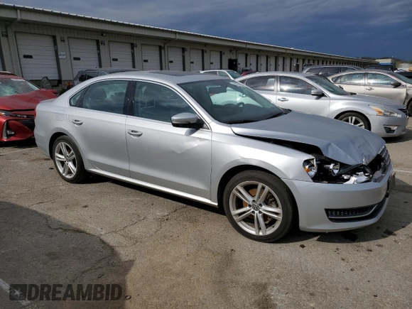 2014 Volkswagen Passat SE z VIN 1VWBT7A30EC076841, wystawiony jako Copart lot #52970685 z przebiegiem 142 628 mil mil oraz Szkoda całkowita • Salvage title. Historia ofert i sprzedaży dostępna na DreamBid. Obrazek 4.