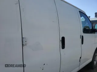 2013 Chevrolet Express Cargo z VIN 1GCWGFCA8D1175464, wystawiony jako IAAI lot #42409029 z przebiegiem 166 299 mil mil oraz . Historia ofert i sprzedaży dostępna na DreamBid. Obrazek 6.