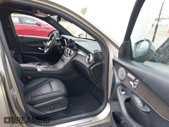 2020 Mercedes-Benz GLC 300 z VIN WDC0G8EB0LF687206, wystawiony jako IAAI lot #42155839 z przebiegiem 79 503 mil mil oraz . Historia ofert i sprzedaży dostępna na DreamBid. Obrazek 5.