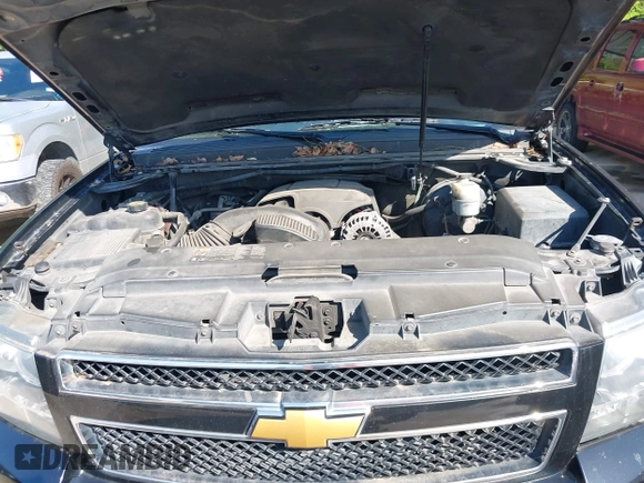 2014 Chevrolet Suburban LT with VIN 1GNSCJE03ER203943, listed as a IAAI auction lot 41982720 with 288,135 mi miles and . Bid and sale history available at DreamBid. Image 10.