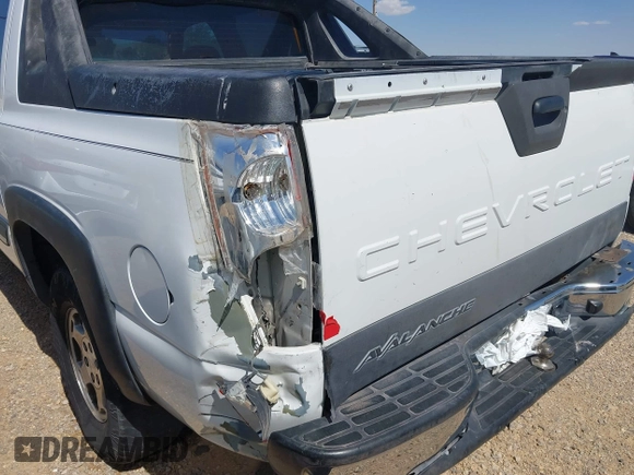 2004 Chevrolet Avalanche with VIN 3GNEC12T84G231196, listed as a IAAI auction lot 41933711 with 275,095 mi miles. Bid and sale history available at carsss.com. Image 17.
