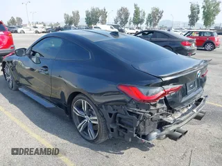 2021 BMW M4 Competition z VIN WBS33AZ01MCH15687, wystawiony jako IAAI lot #42040926 z przebiegiem 44 759 mil mil oraz . Historia ofert i sprzedaży dostępna na DreamBid. Obrazek 3.