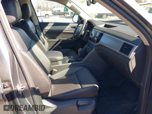 2018 Volkswagen Atlas SE with VIN 1V2CR2CA0JC571988, listed as a IAAI auction lot 41848862 with 96,426 mi miles and . Bid and sale history available at DreamBid. Image 5.