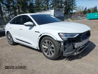 2021 Audi e-tron Sportback S line Premium Plus z VIN WA12AAGE1MB000851, wystawiony jako IAAI lot #41972312 z przebiegiem 54 069 mil mil oraz . Historia ofert i sprzedaży dostępna na DreamBid. Obrazek 1.