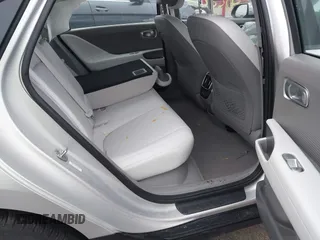 2024 Hyundai Ioniq 6 SEL z VIN KMHM34AC1RA063734, wystawiony jako IAAI lot #41222335 z przebiegiem 3389 mil mil oraz . Historia ofert i sprzedaży dostępna na DreamBid. Obrazek 8.