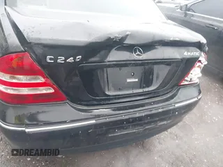 2005 Mercedes-Benz C 240 z VIN WDBRF81J25F610335, wystawiony jako IAAI lot #41537990 z przebiegiem 207 104 mil mil oraz . Historia ofert i sprzedaży dostępna na DreamBid. Obrazek 6.