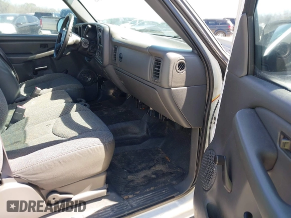 2006 Chevrolet Silverado 1500 Work Truck with VIN 1GCEC19XX6Z253172, listed as a IAAI auction lot 41747425 with 233,008 mi miles. Bid and sale history available at carsss.com. Image 5.