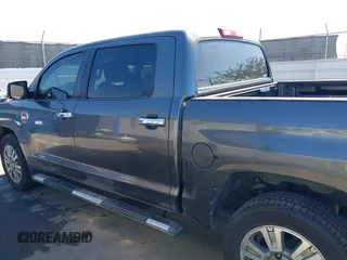 2017 Toyota Tundra Platinum z VIN 5TFAW5F15HX612228, wystawiony jako IAAI lot #41677281 z przebiegiem 157 425 mil mil oraz . Historia ofert i sprzedaży dostępna na DreamBid. Obrazek 14.