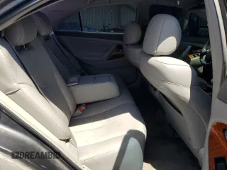 2008 Toyota Camry LE z VIN 4T1BK46KX8U054845, wystawiony jako Copart lot #56856655 z przebiegiem 247 135 mil mil oraz Szkoda całkowita • Salvage title. Historia ofert i sprzedaży dostępna na DreamBid. Obrazek 10.