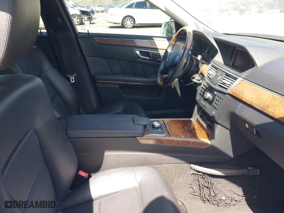 2013 Mercedes-Benz E-Class E 350 Luxury with VIN WDDHF8JB4DA710394, listed as a IAAI auction lot 41708482 with 88,954 mi miles. Bid and sale history available at carsss.com. Image 5.