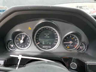 2010 Mercedes-Benz E 63 AMG z VIN WDDHF7HB8AA113602, wystawiony jako Copart lot #43761285 z przebiegiem 115 128 mil mil oraz Nie do naprawy • Non repairable. Historia ofert i sprzedaży dostępna na DreamBid. Obrazek 9.