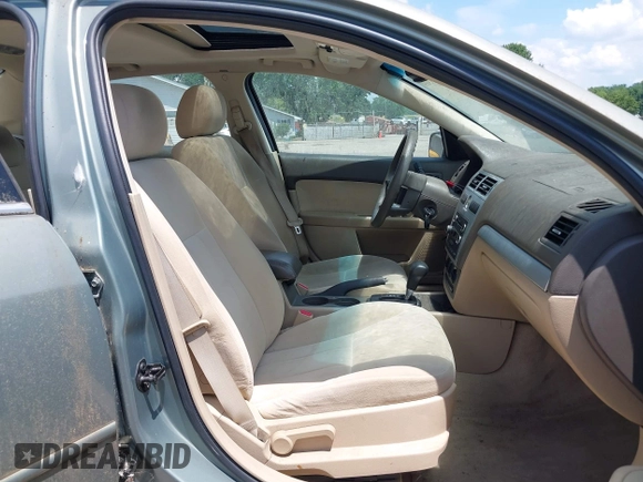 2008 Mercury Milan with VIN 3MEHM07Z88R668733, listed as a IAAI auction lot 42713309 with 124,110 mi miles and . Bid and sale history available at DreamBid. Image 5.