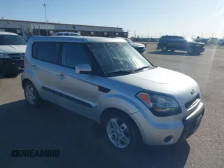 2011 Kia Soul + with VIN KNDJT2A2XB7279488, listed as a IAAI auction lot 41981729 with 201,694 mi miles. Bid and sale history available at carsss.com. Image 1.