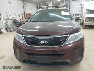 2015 Kia Sorento LX with VIN 5XYKTDA73FG653329, listed as a IAAI auction lot 41931897 with 96,088 mi miles. Bid and sale history available at carsss.com. Image 6.