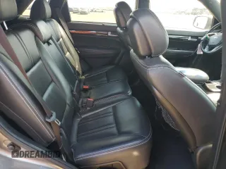 2014 Kia Sorento SX Limited z VIN 5XYKWDA77EG542661, wystawiony jako Copart lot #56428575 z przebiegiem 141 416 mil mil oraz Szkoda całkowita • Salvage title. Historia ofert i sprzedaży dostępna na DreamBid. Obrazek 10.