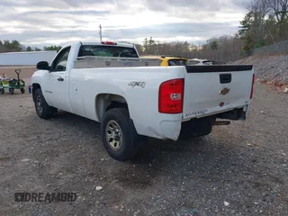 2008 Chevrolet Silverado 1500 Work Truck with VIN 1GCEK14C28Z246081, listed as a IAAI auction lot 40815734 with 137,738 mi miles. Bid and sale history available at carsss.com. Image 3.