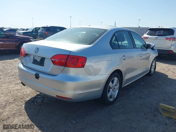 2012 Volkswagen Jetta Sedan S with VIN 3VW2K7AJ6CM382391, listed as a IAAI auction lot 41995199 with 187,464 mi miles. Bid and sale history available at carsss.com. Image 4.