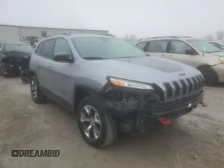 2014 Jeep Cherokee Trailhawk with VIN 1C4PJMBS1EW240177, listed as a Copart auction lot 43321715 with 212,339 mi miles and Salvage title. Bid and sale history available at DreamBid. Image 4.