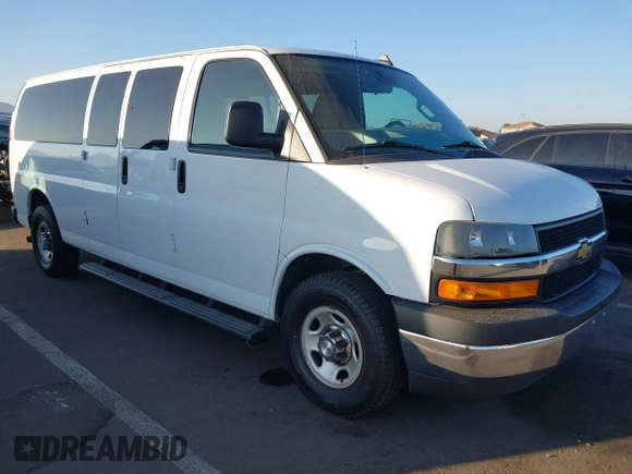 2020 Chevrolet Express Passenger LT z VIN 1GAZGPFGXL1268223, wystawiony jako IAAI lot #41466619 z przebiegiem 219 671 mil mil oraz . Historia ofert i sprzedaży dostępna na DreamBid. Obrazek 1.