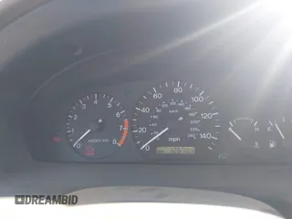 1999 Mazda 626 ES z VIN 1YVGF22C5X5811946, wystawiony jako IAAI lot #41970165 z przebiegiem 126 709 mil mil oraz . Historia ofert i sprzedaży dostępna na DreamBid. Obrazek 7.